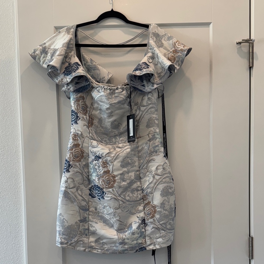 prettylittlething silver Jacquard frill sleeve square neck bodycon dress